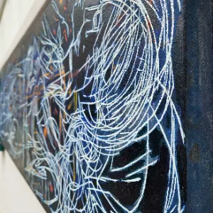 Abstrakte Figur auf Holz